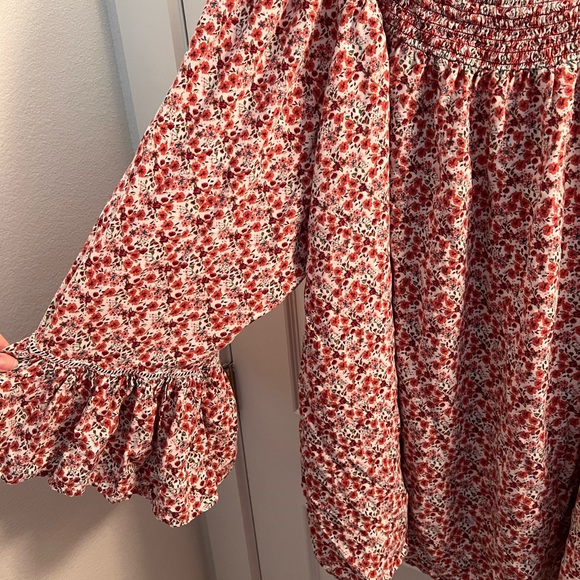 Floral, flowy top💐 - Picture 3 of 3